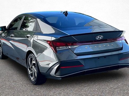 Used 2025 Hyundai Elantra Sport FWD image 5
