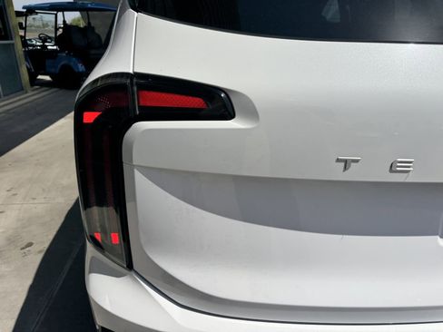 Used 2023 Kia Telluride EX w/ EX Captain's Chair Package image 14