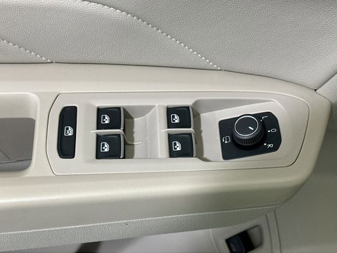 Used 2021 Volkswagen Atlas SEL Premium image 16