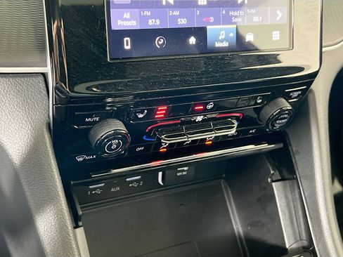 Used 2023 Jeep Grand Cherokee L Laredo image 15