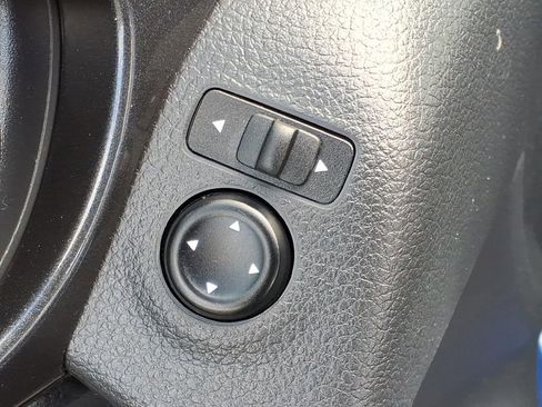 Used 2019 Nissan Rogue SV AWD/4WD image 17