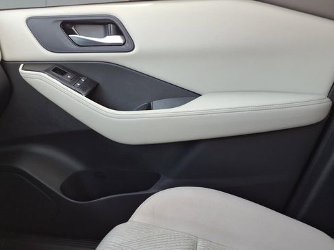 Used 2025 Nissan Rogue SV FWD image 23