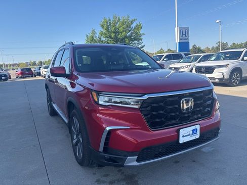 Used 2023 Honda Pilot Elite image 3