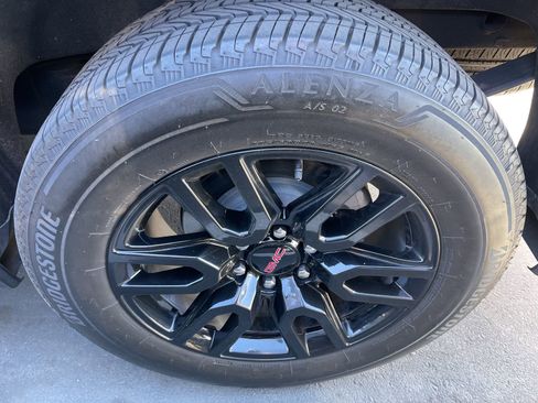 Used 2025 GMC Sierra 1500 Elevation w/ Elevation Premium Package image 3