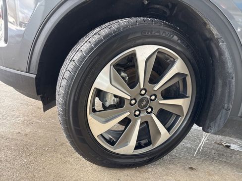 Used 2024 Ford Escape Platinum image 38