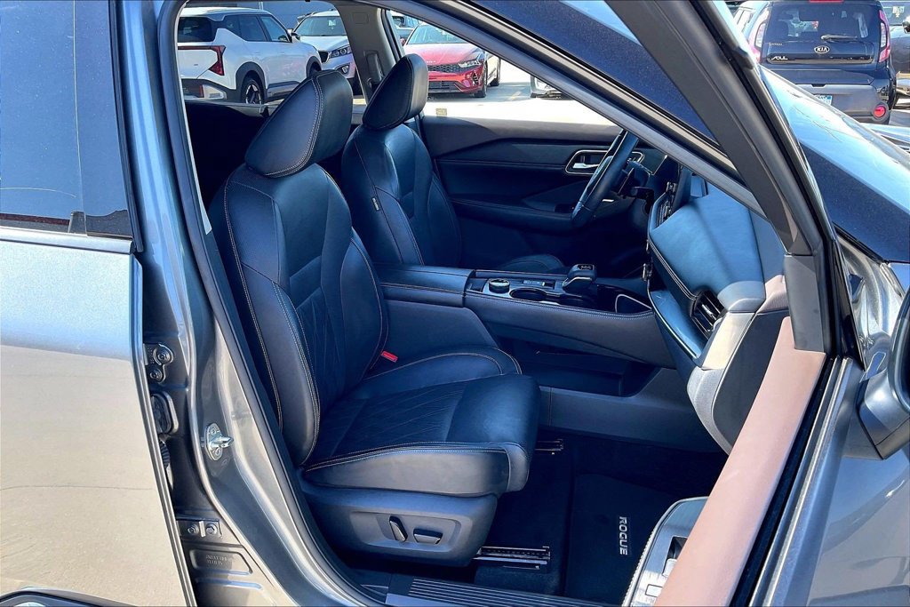 Used 2021 Nissan Rogue Platinum AWD/4WD image 7