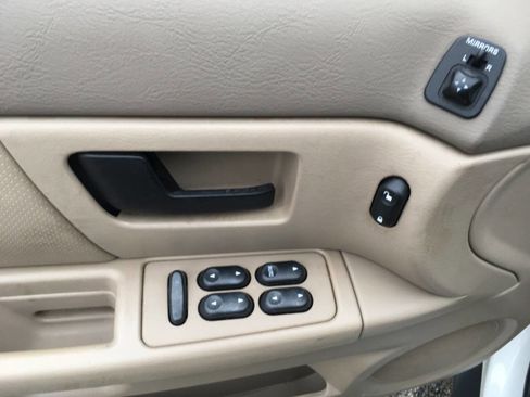 Used 2004 Ford Taurus SES image 1