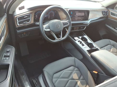 Used 2025 Volkswagen Atlas SE FWD image 20