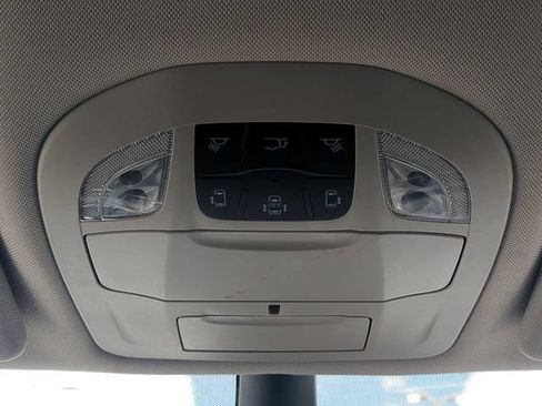 Used 2023 Chrysler Pacifica Touring-L FWD image 25