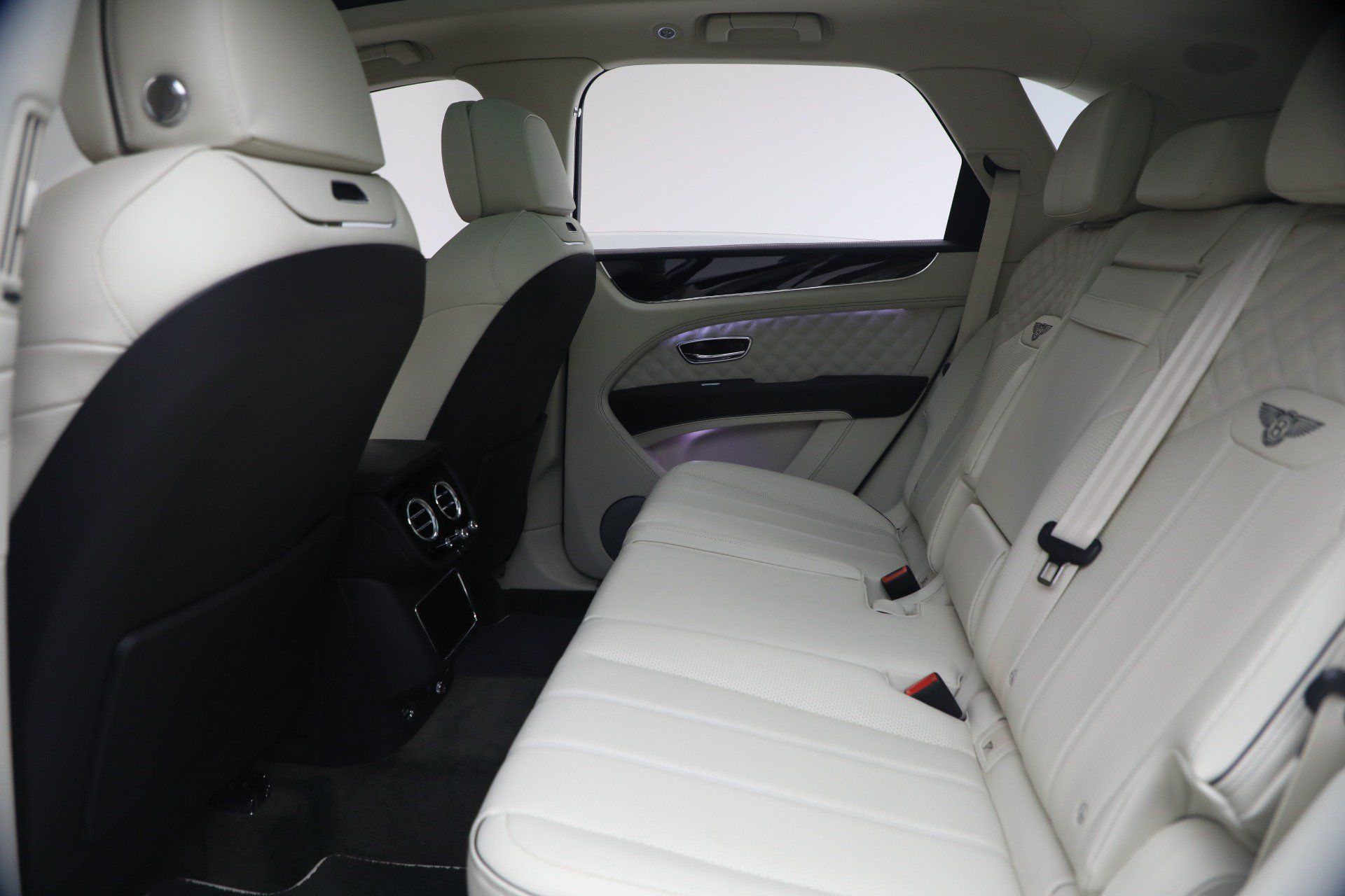 Certified 2022 Bentley Bentayga AWD/4WD image 23