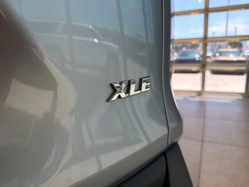 Used 2025 Toyota RAV4 XLE FWD image 38
