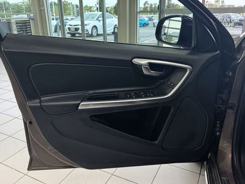 Used 2018 Volvo V60 T5 Cross Country w/ Convenience Package image 13