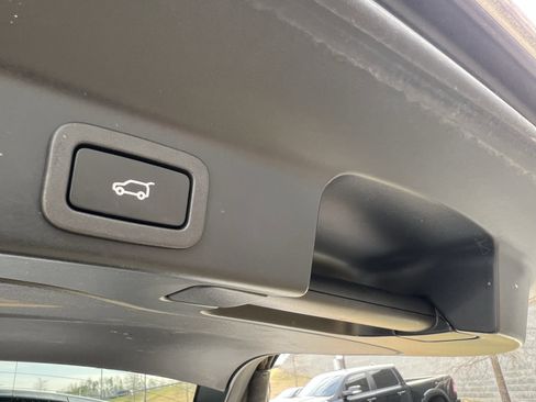 Used 2019 Jaguar F-PACE Premium image 36