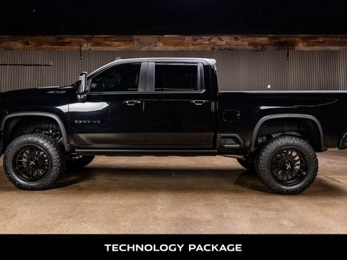 Used 2024 Chevrolet Silverado 2500 ZR2 w/ Technology Package image 6