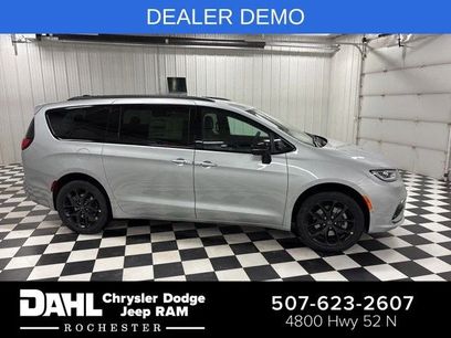 Used 2026 Chrysler Pacifica Select w/ S Appearance Package