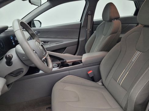 Used 2025 Hyundai Elantra SEL image 17