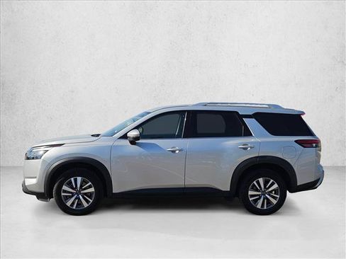 Used 2025 Nissan Pathfinder SL FWD image 8