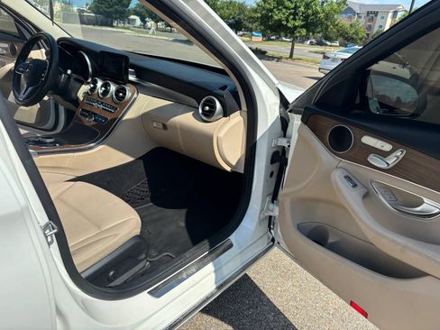 Used 2019 Mercedes-Benz C 300 4MATIC Sedan image 24