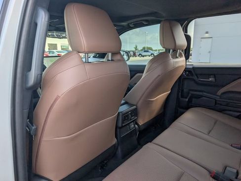 Used 2025 Toyota 4Runner Limited w/ Tow Technology Package AWD/4WD image 27