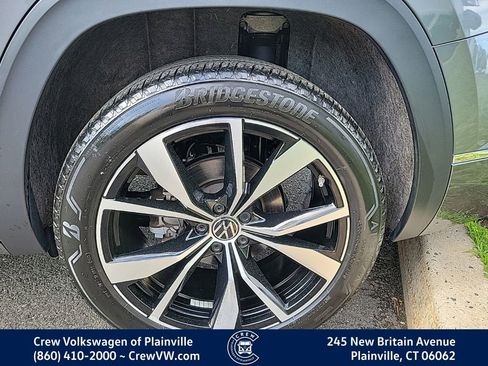 Certified 2024 Volkswagen Atlas SEL Premium R-Line AWD/4WD image 18
