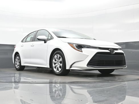 Used 2024 Toyota Corolla LE FWD image 24