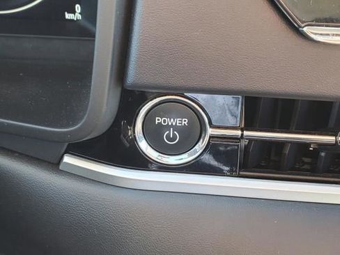 Used 2023 Mitsubishi Outlander SE image 34