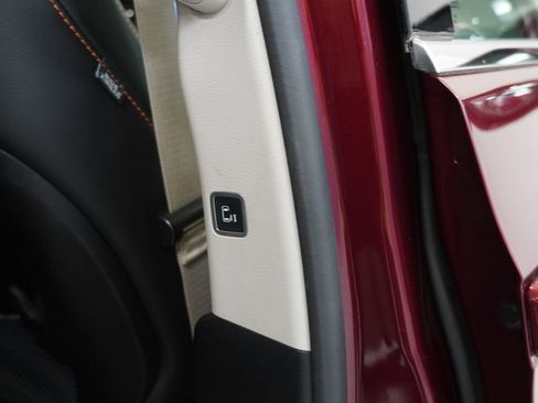 Used 2017 Chrysler Pacifica Touring-L FWD image 31