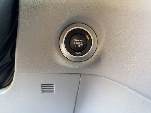 Used 2024 Chrysler Pacifica Touring-L image 20