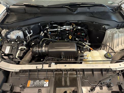Used 2022 Ford Explorer XLT image 11