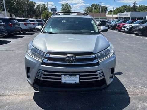 Used 2017 Toyota Highlander Limited Platinum AWD/4WD image 3