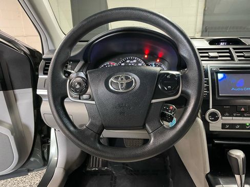 Used 2014 Toyota Camry LE FWD image 17