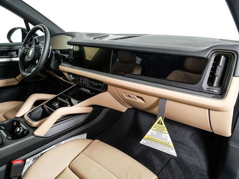 New 2026 Porsche Cayenne image 25