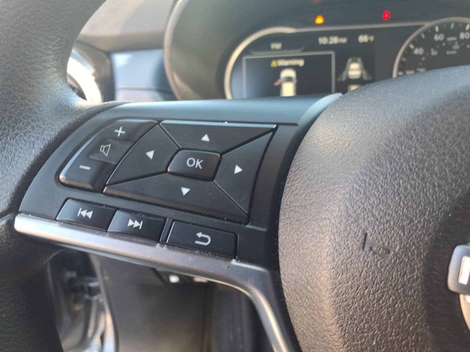 Used 2025 Nissan Versa SV FWD image 22