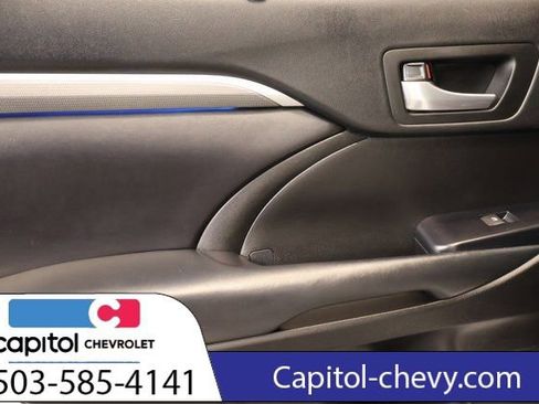 Used 2018 Toyota Highlander SE image 31