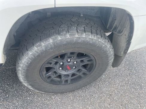 Used 2019 Toyota 4Runner TRD Off-Road AWD/4WD image 14