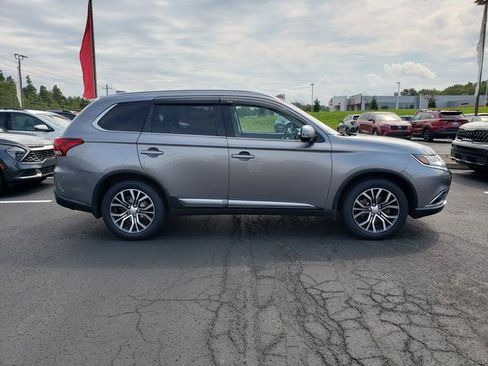 Used 2018 Mitsubishi Outlander AWD image 2