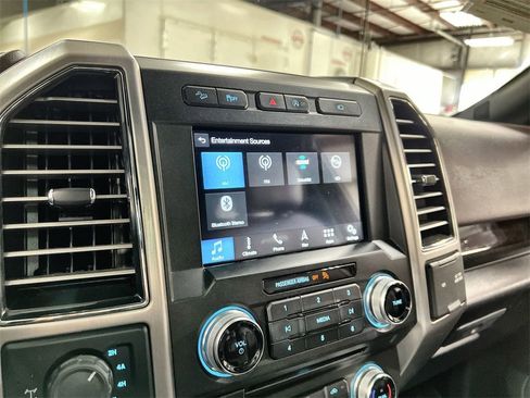 Used 2017 Ford F150 Platinum w/ Equipment Group 701A Luxury image 33