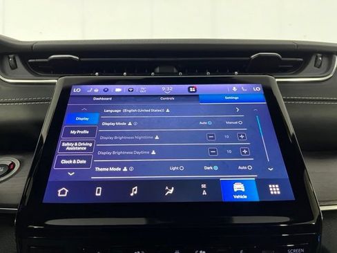 Used 2022 Jeep Grand Cherokee L Overland w/ Luxury Tech Group IV AWD/4WD image 31