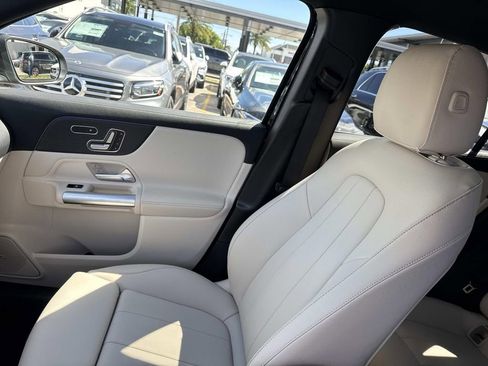 Used 2025 Mercedes-Benz GLA 250 image 16