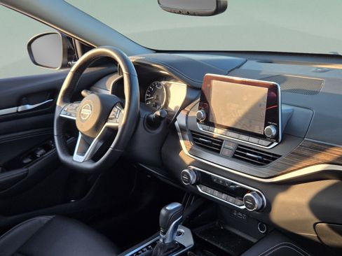 Used 2020 Nissan Altima 2.5 SL FWD image 25