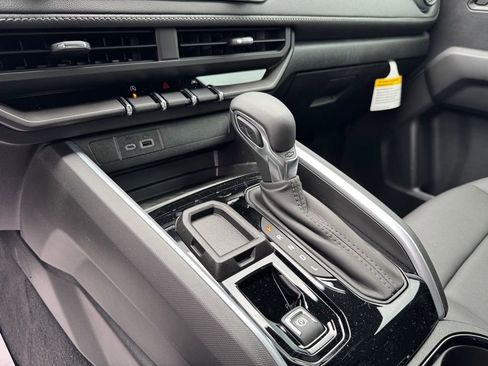 New 2025 Chevrolet Colorado LT w/ LT Convenience Package RWD image 16