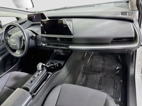 Certified 2025 Toyota Prius LE FWD image 28