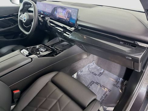 Used 2025 BMW 530i image 28