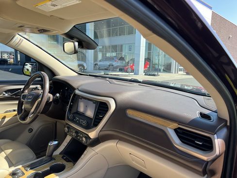 Used 2017 GMC Acadia Denali w/ Technology Package AWD/4WD image 32