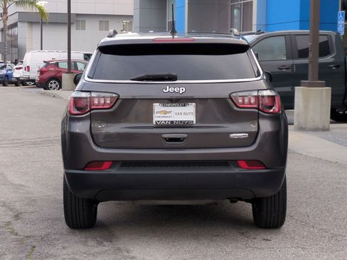 Used 2018 Jeep Compass Latitude w/ Popular Equipment Group image 6