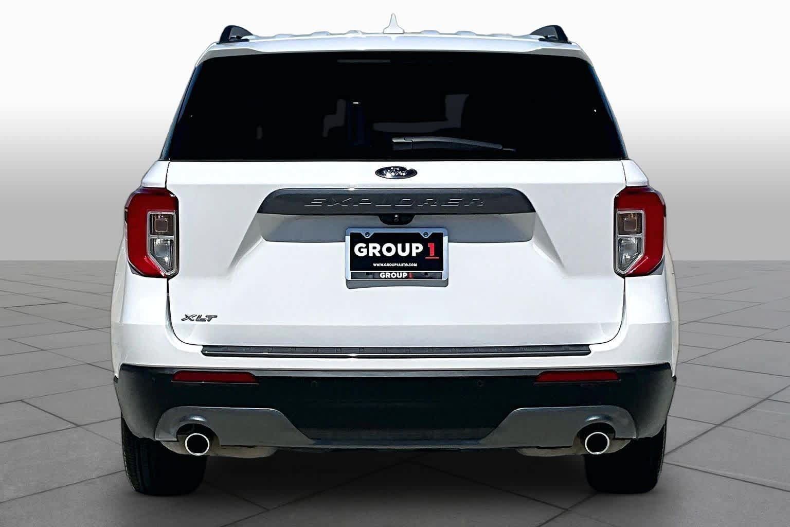 Used 2024 Ford Explorer XLT w/ Equipment Group 202A RWD image 4