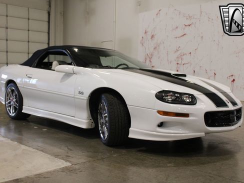 Used 2001 Chevrolet Camaro Z28 w/ SS Performance/Appearance Pkg image 13