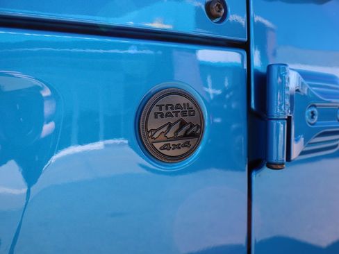 Used 2022 Jeep Gladiator Sport image 10