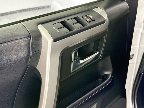 Certified 2018 Toyota 4Runner SR5 Premium image 17