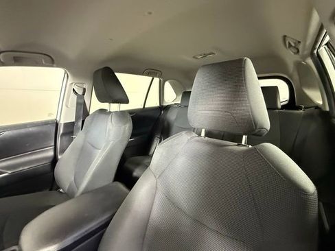 Used 2019 Toyota RAV4 LE image 14